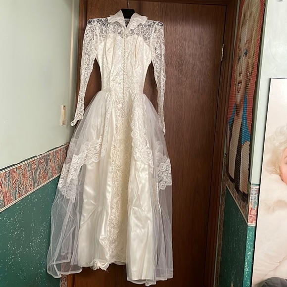 1952 wedding dress - Picture 2 of 11